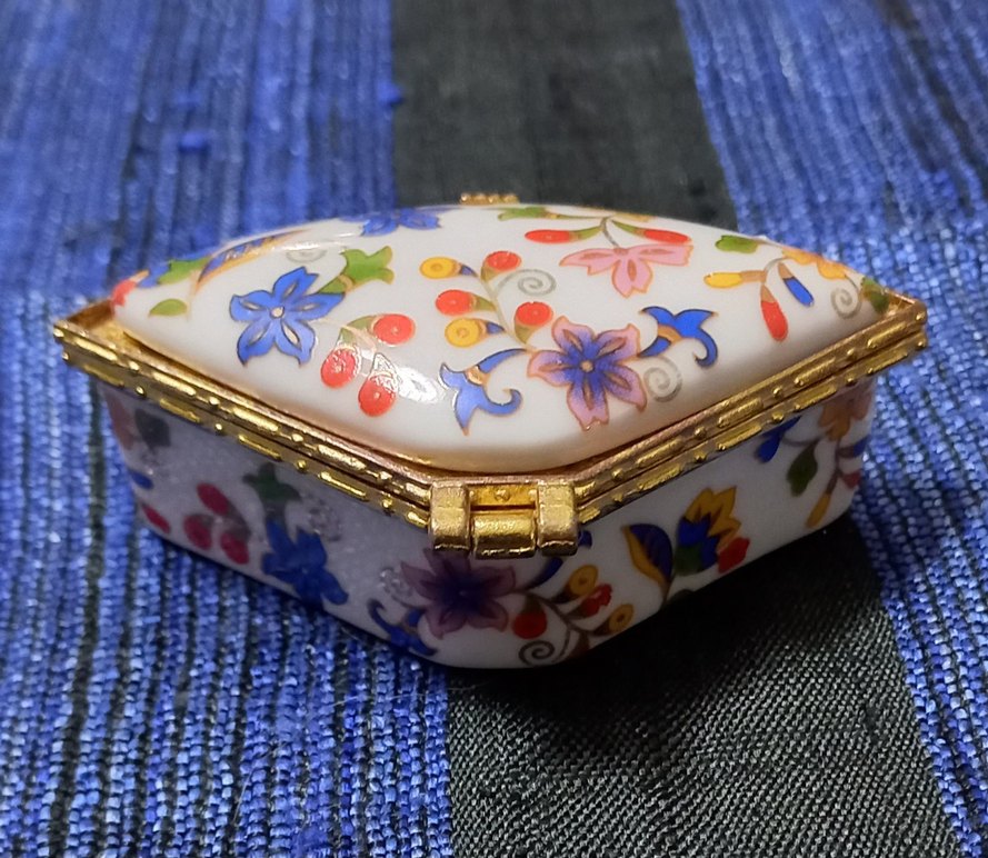 Çiçek Desenli Porselen Takı kutusu - Görsel 4
