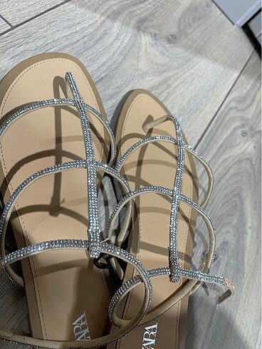 Zara Zara taşlı sandalet