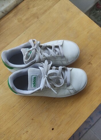 Adidas spor ayakkabısı 