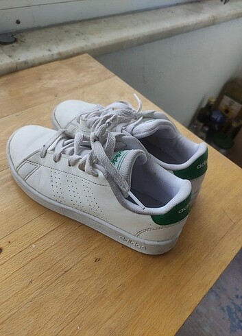 31 Beden beyaz Renk Adidas spor ayakkabısı 