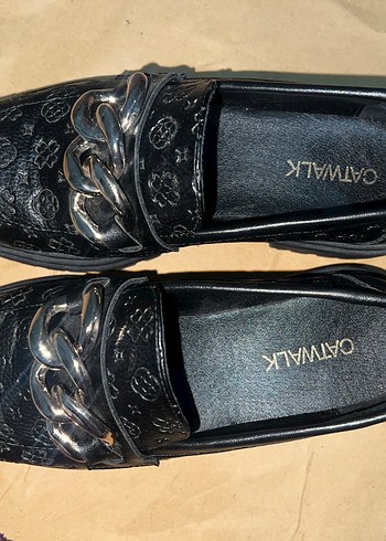 Kadın Siyah Yılan Desenli Zincir Detaylı Loafer - Görsel 4