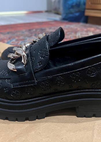 Kadın Siyah Yılan Desenli Zincir Detaylı Loafer - Görsel 6