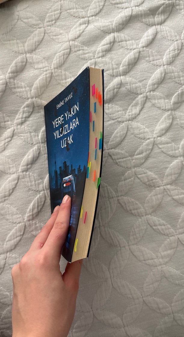 Yere Yakın Yıldızlara Uzak - Emine Tavuz - Görsel 2