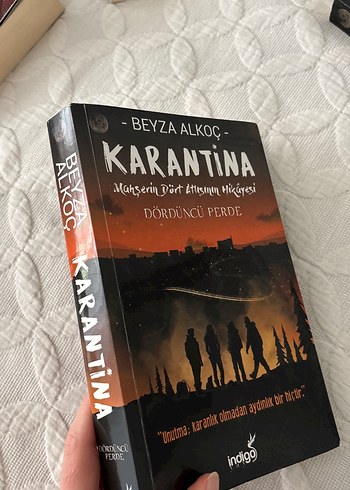 Karantina 4. Kitap - Beyza Alkoç [İMZALI] - Görsel 2
