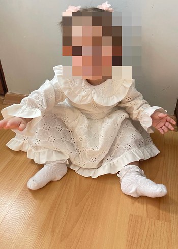 Dantel İşlemeli Beyaz Kız Elbisesi