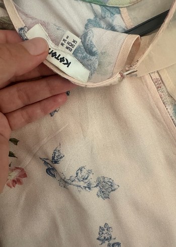Koton Pembe Desenli V Yaka Kısa Kollu Bluz