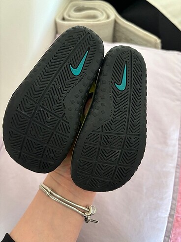 22 Beden yeşil Renk Nike sandalet