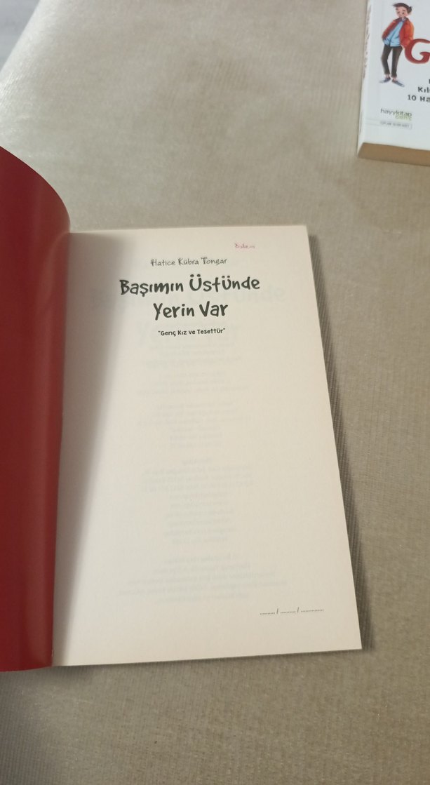 Başımin Üstünde Yerin Var - Hatice Kübra Tongar - Görsel 3