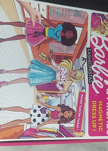 Barbie & Friends manyetik giydirme oyunu