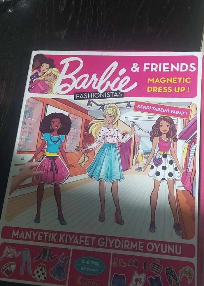 Barbie & Friends manyetik giydirme  oyunu - Görsel 2