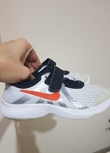 Nike 27,5 numara koşu ayakkabısı
