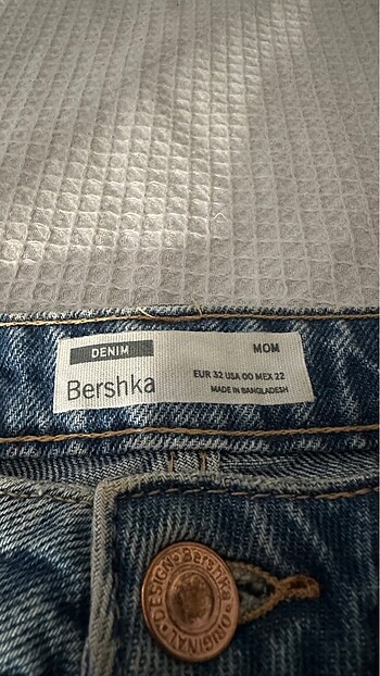 32 Beden mavi Renk bershka jean