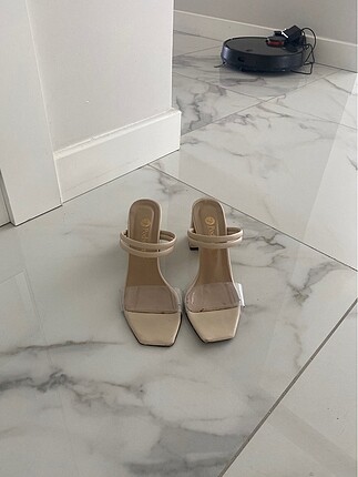 Şeffaf bantlı terlik - Görsel 1