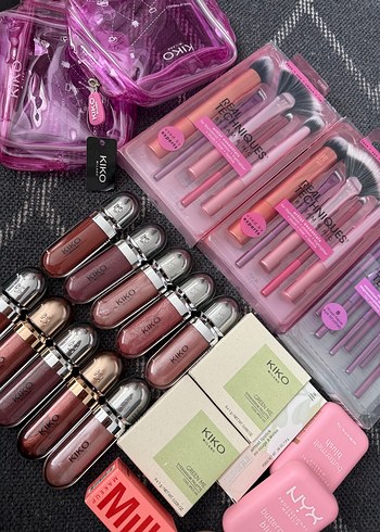 KIKO Pastel Pembe Ruj ve Makyaj Seti