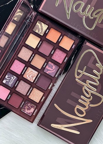 Bordo Renkli Huda Beauty Göz Farı Paleti