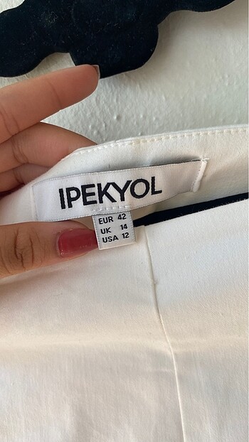 42 Beden beyaz Renk İpekyol şort