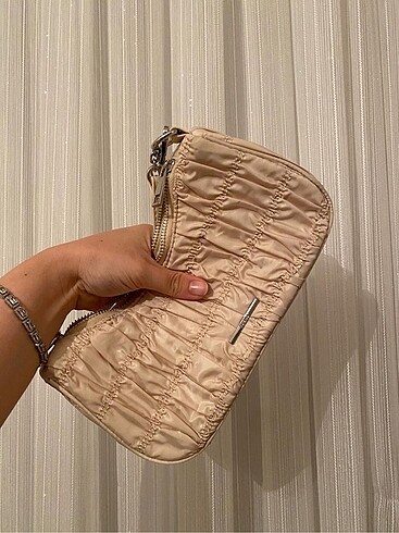  Beden Bershka büzgülü çanta