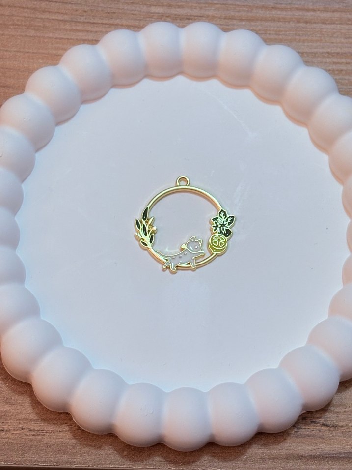 Kedi detaylı gold kolye ucu - Görsel 2