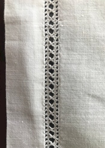 Beyaz Nakışlı Klasik Masa Örtüsü - Görsel 9