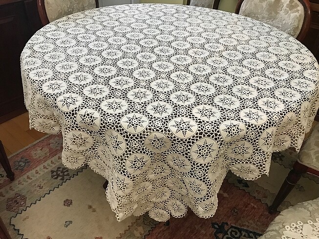 Dantel masa örtüsü