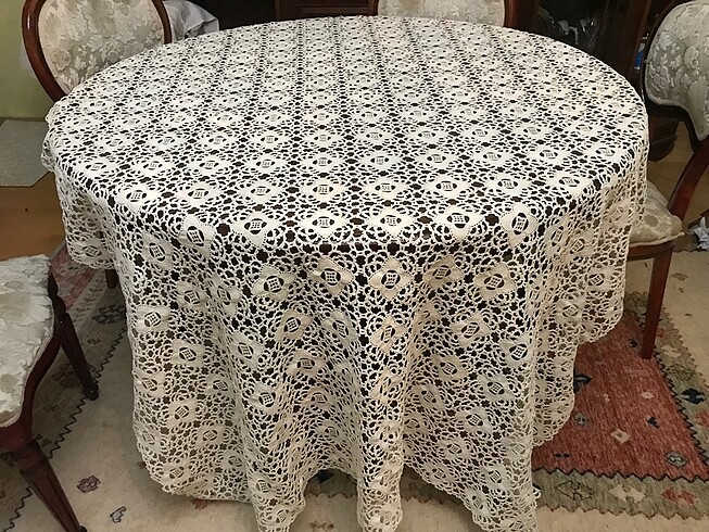 Dantel masa örtüsü