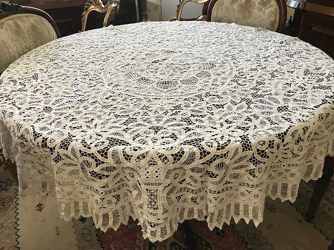 Brüksel işi masa örtüsü
