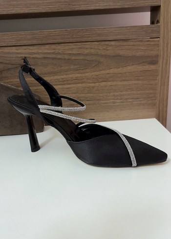 Siyah Parlak Taşlı Stiletto Topuklu Kadın Ayakkabı