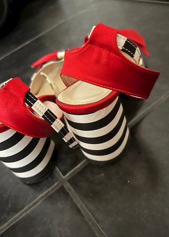 Kırmızı kurdelele topuklu ayakkabı - Görsel 2