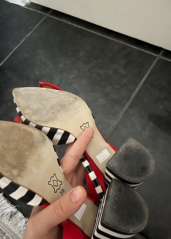 Kırmızı kurdelele topuklu ayakkabı - Görsel 3