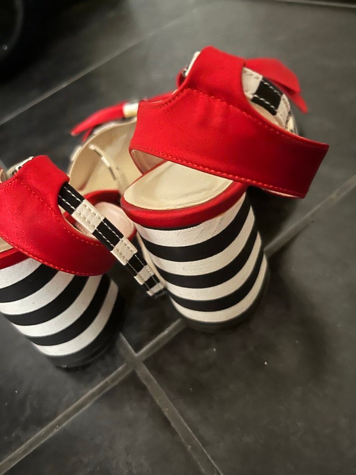 Kırmızı kurdelele topuklu ayakkabı - Görsel 2