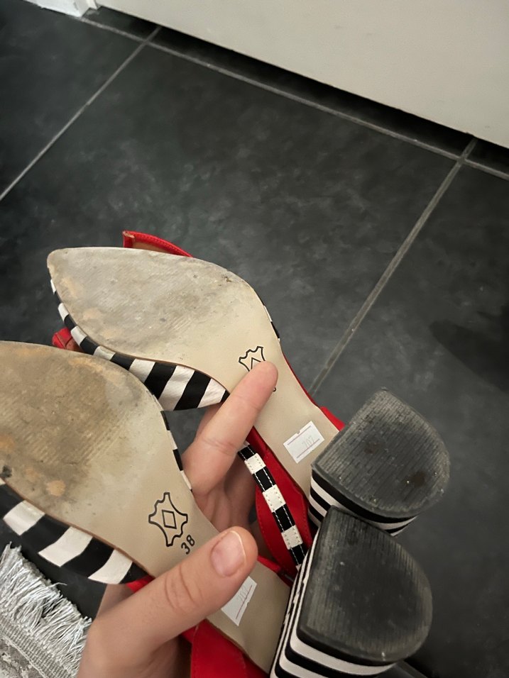 Kırmızı kurdelele topuklu ayakkabı - Görsel 3