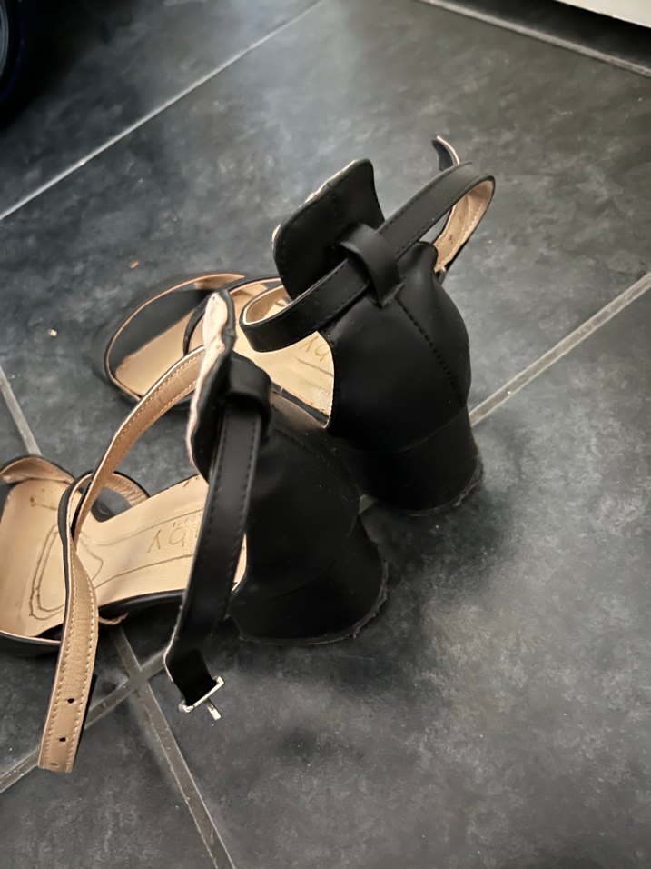 Topuklu ayakkabı - Görsel 2