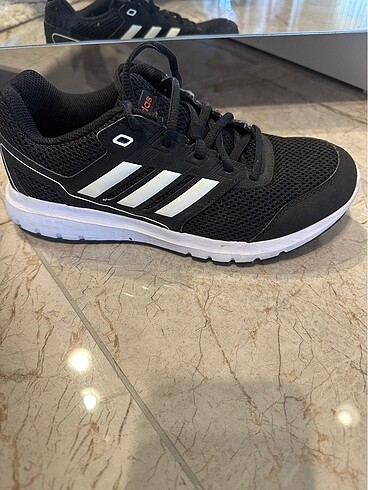 Adidas Çok az gıyıldı