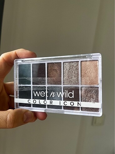 wet n wild Lights off far paleti