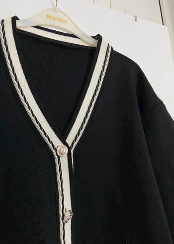 Siyah V Yaka Triko Hırka - Görsel 2