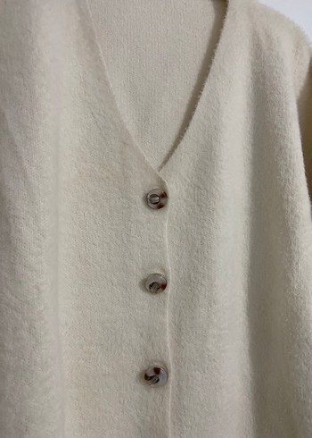 Düğmeli Beyaz Uzun Kollu Kadın Hırka - Görsel 3