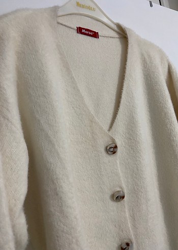 Düğmeli Beyaz Uzun Kollu Kadın Hırka - Görsel 4