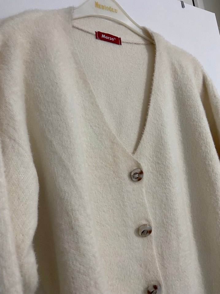 Düğmeli Beyaz Uzun Kollu Kadın Hırka - Görsel 4