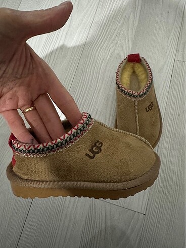 Ugg Ugg terlik