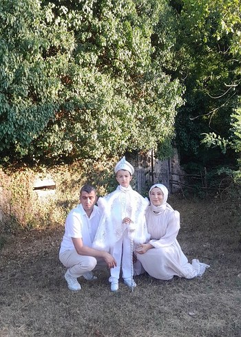 7 Yaş Beden beyaz Renk Sünnet kiyafeti..