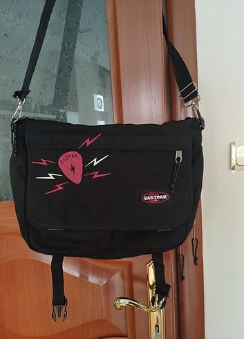 EASTPAK ÇANTA