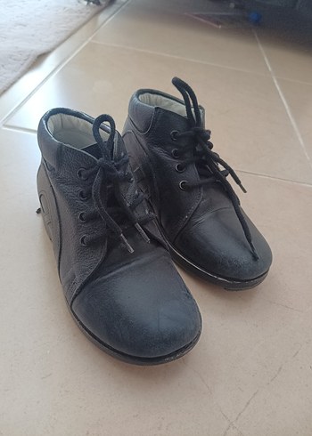 31 Beden siyah Renk Siyah yarım erkek çocuk bot.