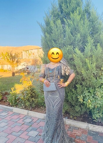 40 Beden Taş ve sim işlemeli abiye elbise.