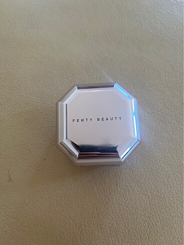 Fenty beauty pudra banan (küçük boy)