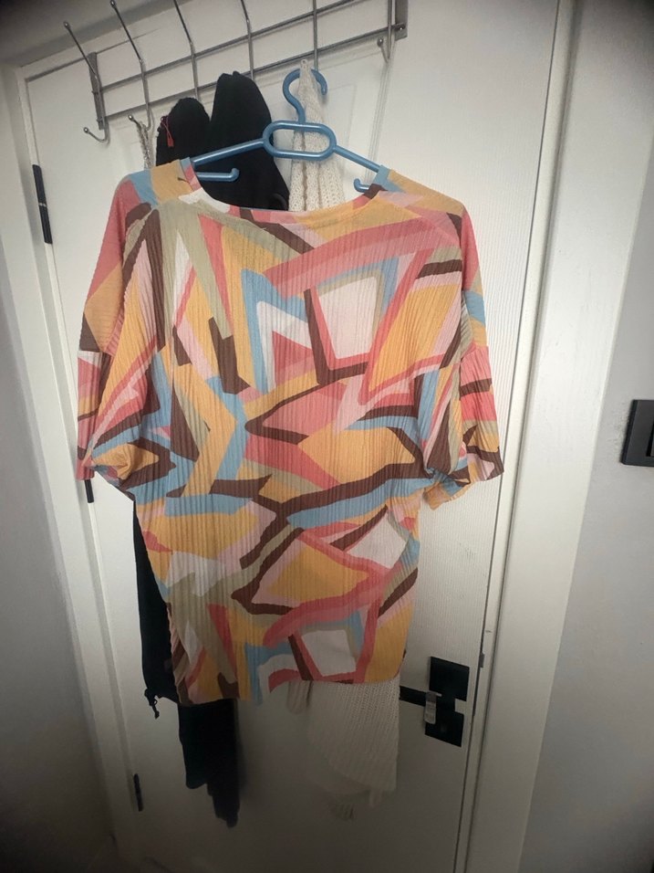 Renkli V Yaka Piliseli - Görsel 3