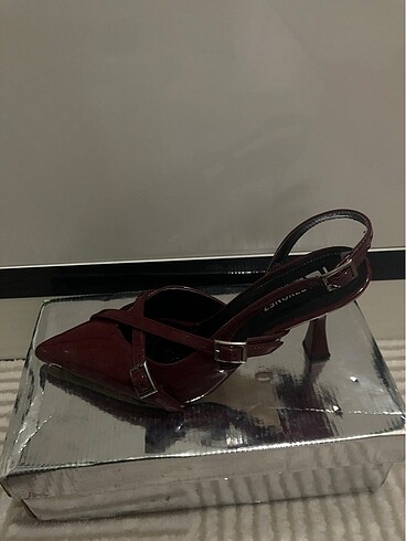 Kırmızı Stiletto?