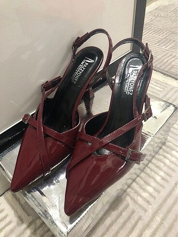 39 Beden Kırmızı Stiletto?