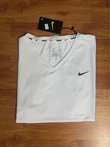 Nike Beyaz Dri-Fit Tshirt