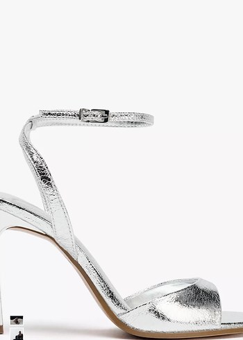 Zara Beyaz Yılan Derisi Desenli Metal Tokalı İnce Topuklu - Görsel 3