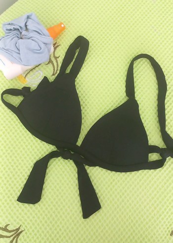 siyah Bikini Üstü